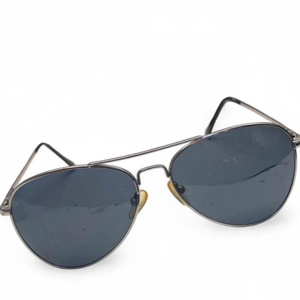 Silver metal aviator sunglasse